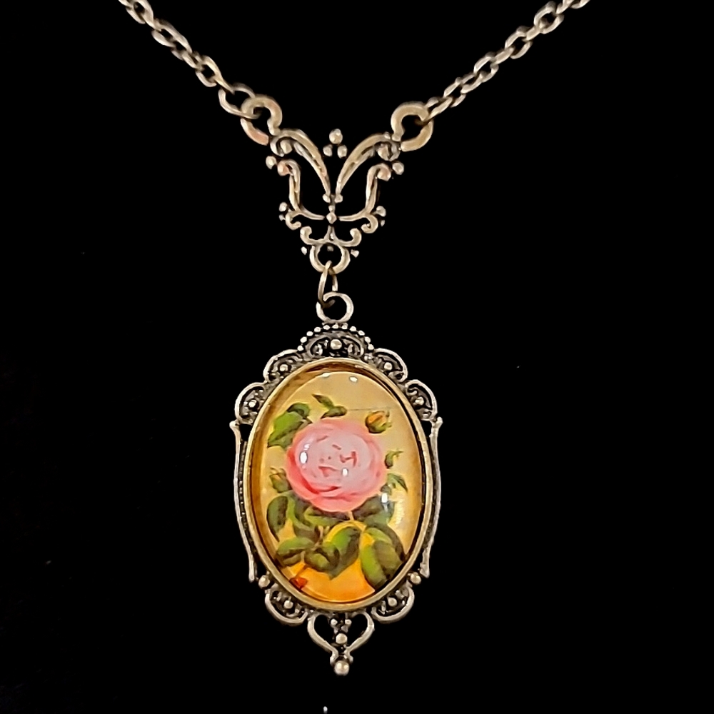💐 Antique Bronze Victorian Cabochon Pink Rose Cameo Necklace